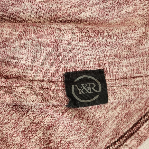 YOUNG & RESTLESS Sweater Red White Pull Over Size Medium - Picture 5 of 7